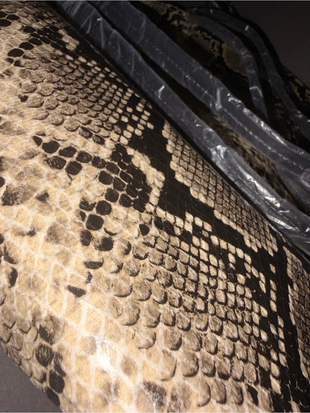 Snake-Print Tote Bag in Black and Cream - Picture 3 of 7
